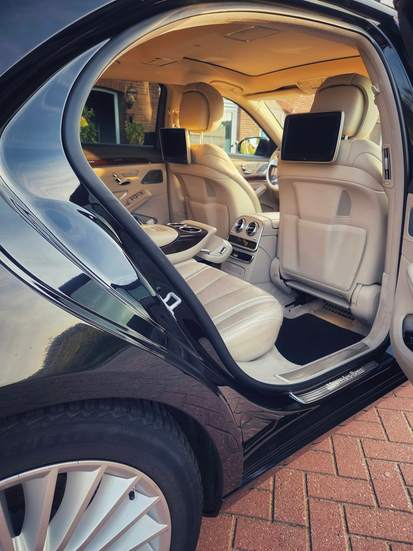 Het comfortabele interieur van onze Mercedes-Benz