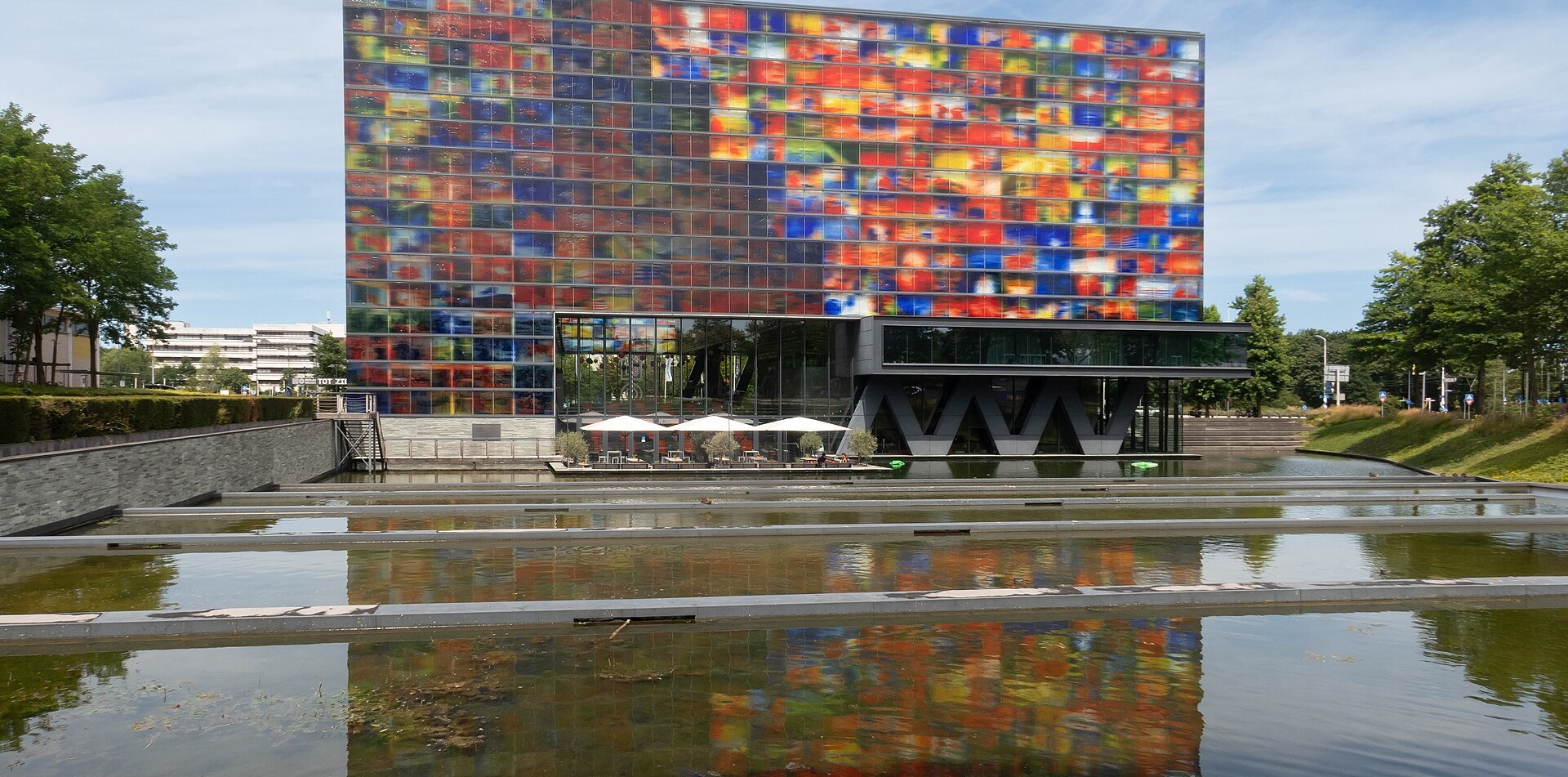 Het Nederlands Instituut voor Beeld & Geluid aan het Media Park in Hilversum